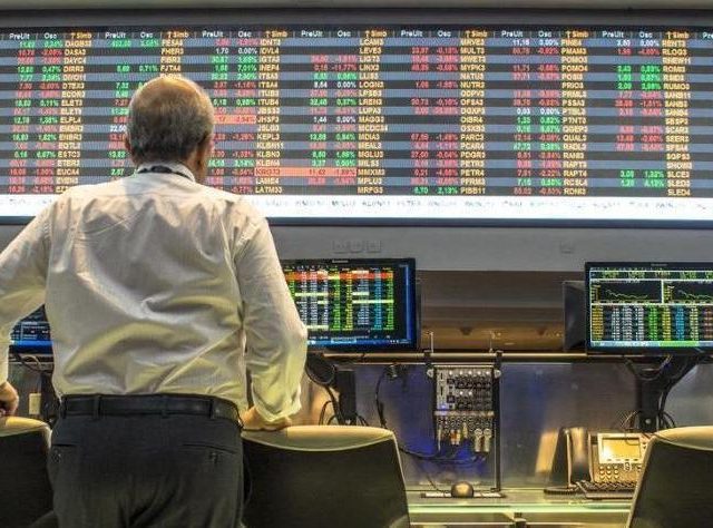 Tras el cierre de listas, los bonos en dólares se tiñen de rojo y sube el riesgo país