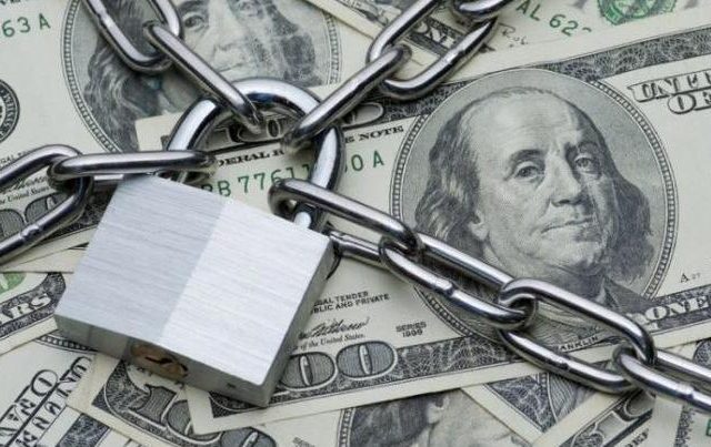 Nuevo cepo: el BCRA prohíbe mandar dólares al exterior a cuentas de terceros