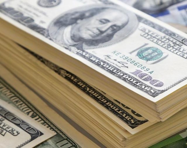 El dólar blue anotó una leve suba y la brecha sigue por encima del 85%