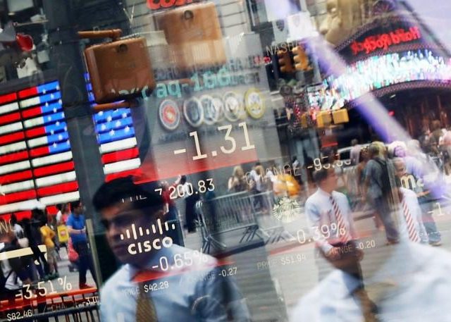 Cómo invertir a plazo fijo en dólares en la Bolsa y ganar 100 veces más que en el banco