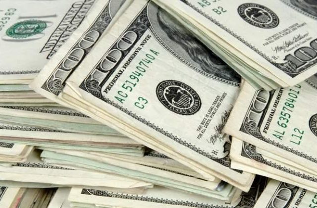 El dólar blue cae tras la derrota del Gobierno en las PASO, pero no perfora el piso de $ 180
