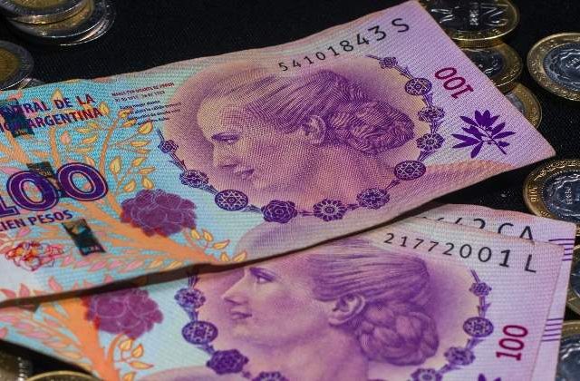 Sin asistencia por COVID, préstamos en pesos cayeron 14% en doce meses