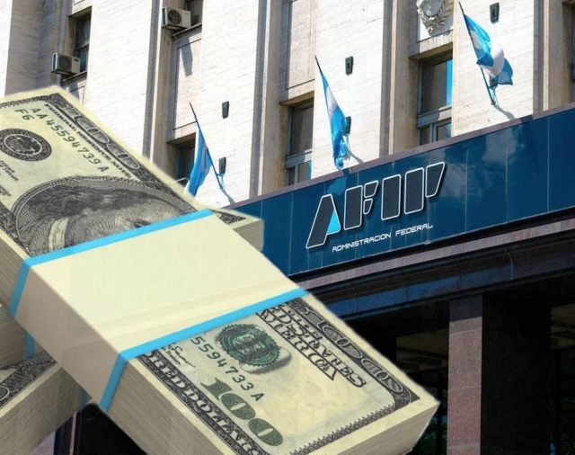AFIP frena al dólar: pago de Ganancias y Bienes Personales hace bajar al blue