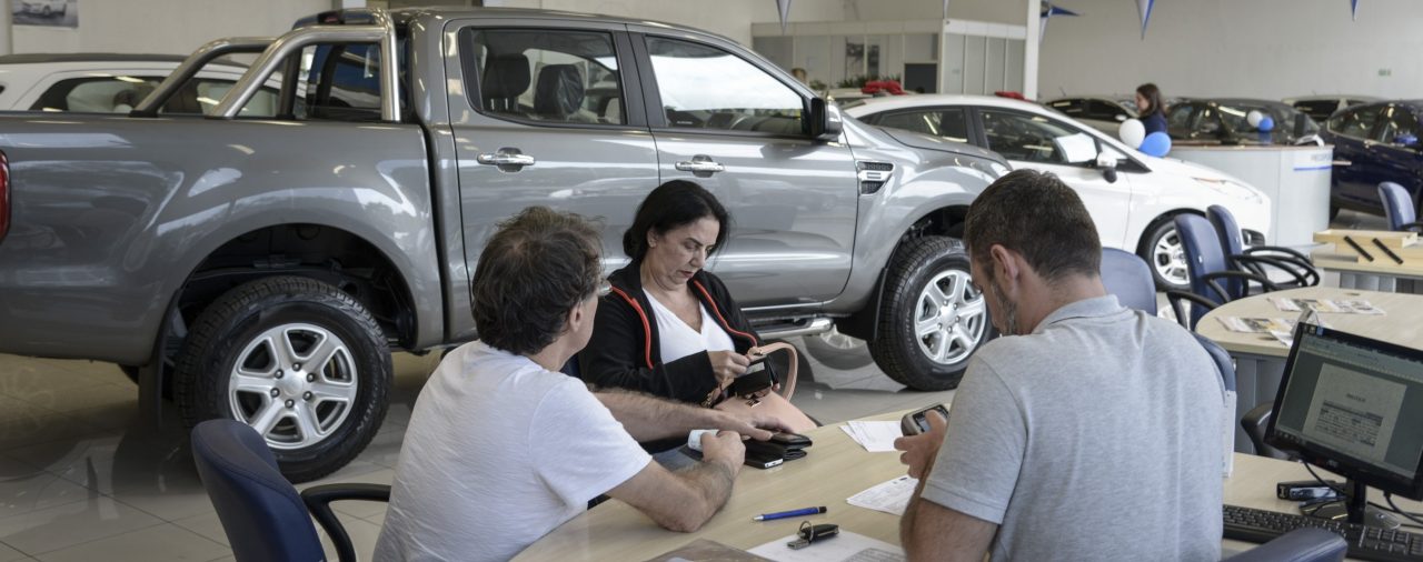 Autos y dólar blue: cómo aprovechar la brecha para comprar 0 km y usados