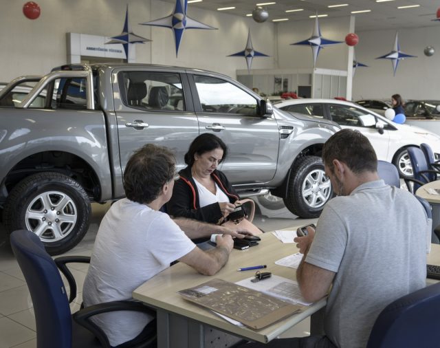 Autos y dólar blue: cómo aprovechar la brecha para comprar 0 km y usados