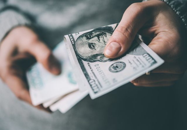 Qué hacer con tus pesos: las 5 claves para ahorrar y poder comprar dólares