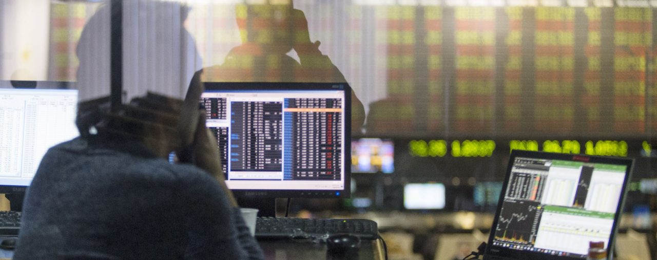 Bonos sin piso, volvieron a bajar 1% y subió el riesgo país a 1590 puntos