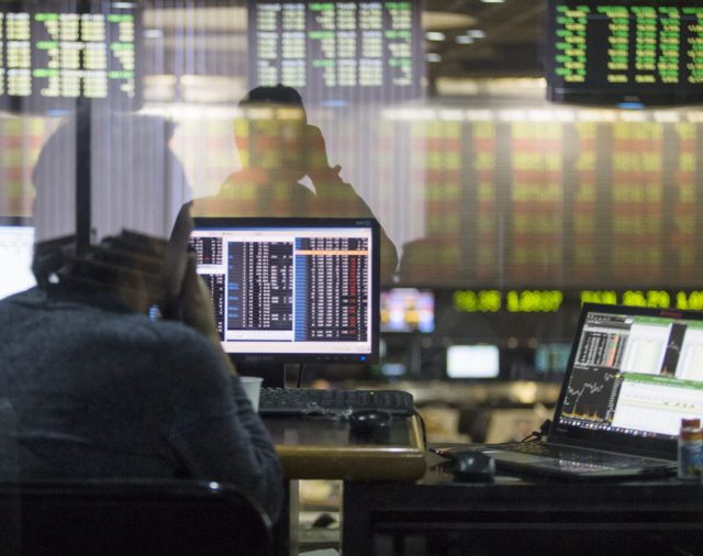 Bonos sin piso, volvieron a bajar 1% y subió el riesgo país a 1590 puntos