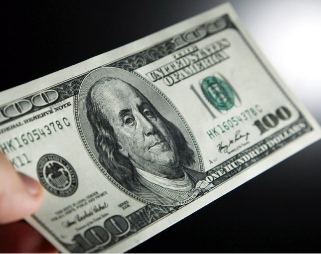 El dólar blue arranca la semana cerca de sus máximos del año