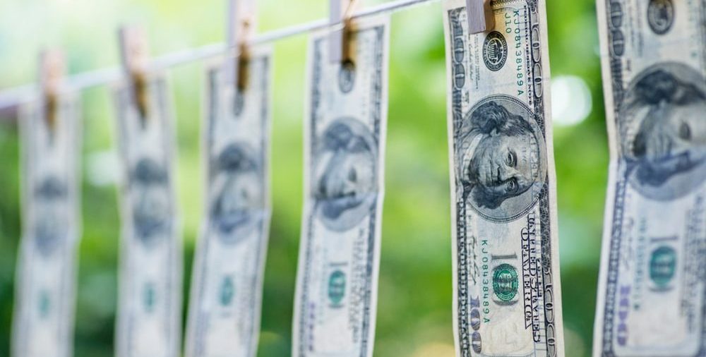 Dólar ahorro: por qué 30.000 personas al mes venden divisas en el banco a $ 96