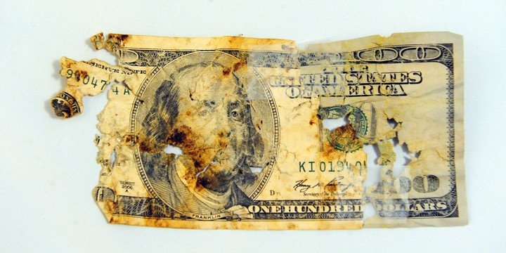 Dólar hoy: qué hacer los billetes dañados o viejos y dónde puedo cambiarlos
