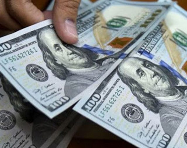 Cuántos dólares tienen los argentinos: los mayores tenedores fuera de EE.UU.