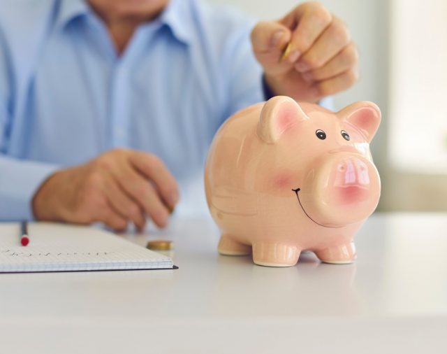 La regla de 1% para gastar menos y ahorrar más cuando se gana poco