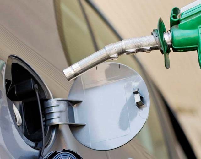 Serán seis los aumentos entre naftas, gas, luz y transporte hasta abril