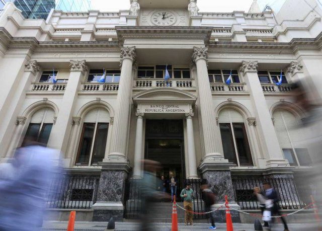 Dólar: Banco Central habilita al mercado a empresas que se financien para pago de deuda