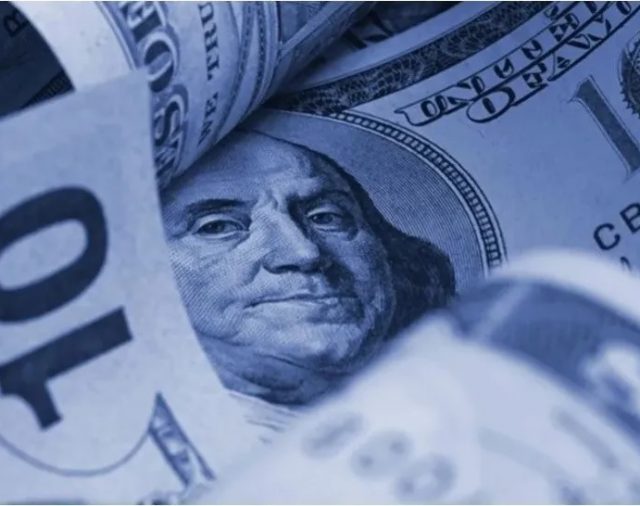 El dólar blue no cede y mantiene la brecha por encima del 85%