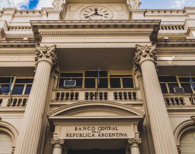 El BCRA redobló esfuerzos para calmar al dólar CCL: debió intervenir con u$s 20 millones