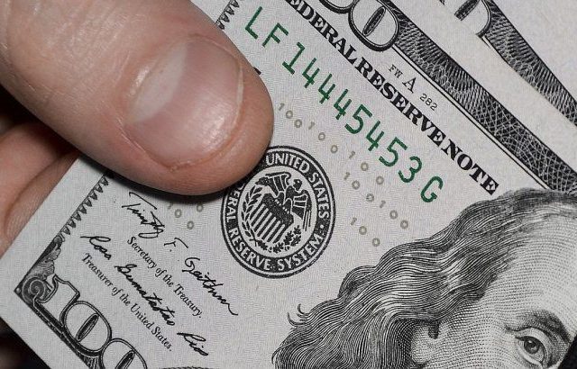 El dólar solidario opera por debajo de los $172, luego de fuerte caída