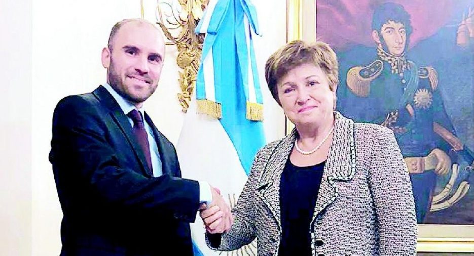 Deuda: Advierten que aumenta el riesgo de un programa de "baja calidad" con el FMI