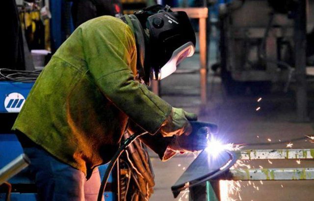 Actividades económicas industriales y culturales podrán trabajar con 100% de presencialidad