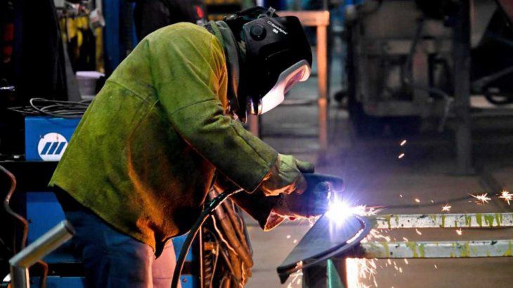 Actividades económicas industriales y culturales podrán trabajar con 100% de presencialidad