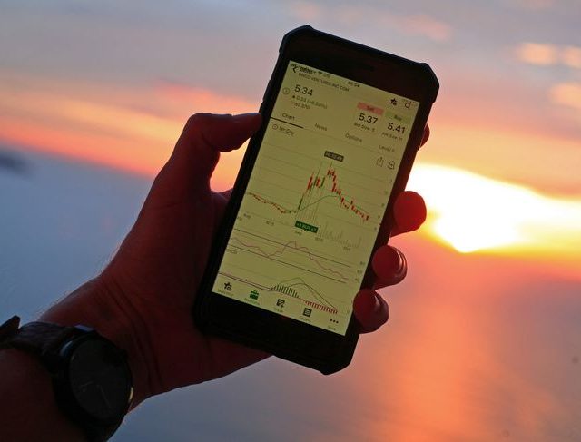 Cómo invertir tus ahorros de forma sencilla a través de las apps