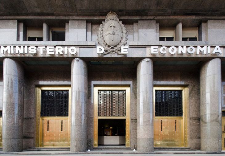 Anzuelo para inversores: Economía sale al mercado con un bono atado al dólar