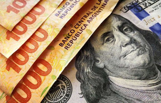 Director del Banco Nación propuso crear una moneda que no sea convertible al dólar