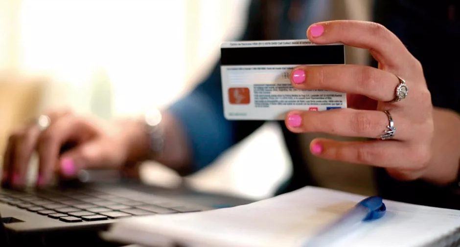 Crece el endeudamiento de familias por compras de alimentos con tarjeta