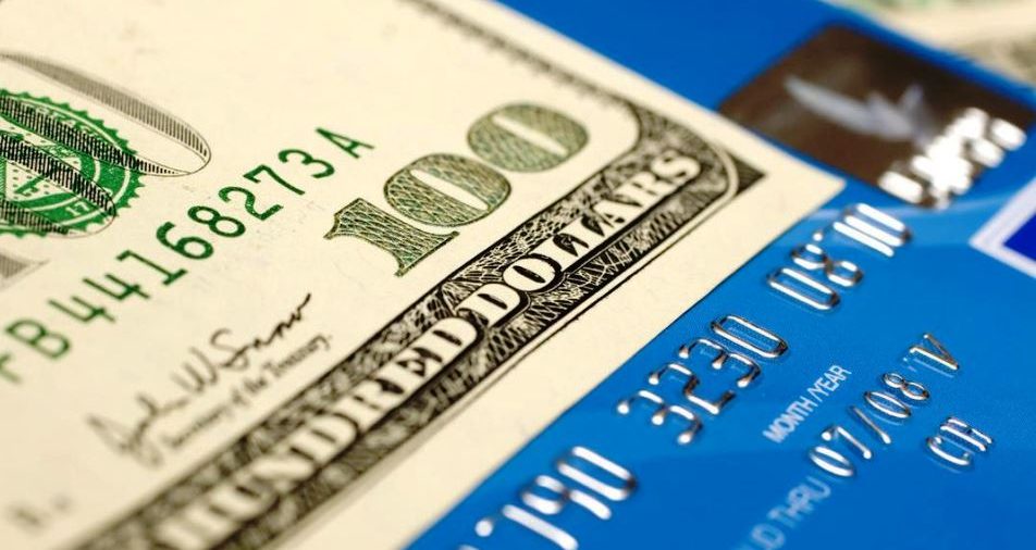 Tarjetas: cómo pagar consumos en dólares sin el impuesto PAÍS